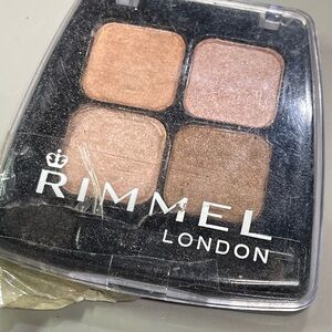 Rimmel 
Color Rush Eyeshadow 
Quad Palette 
Chocolatine 005 
NEW